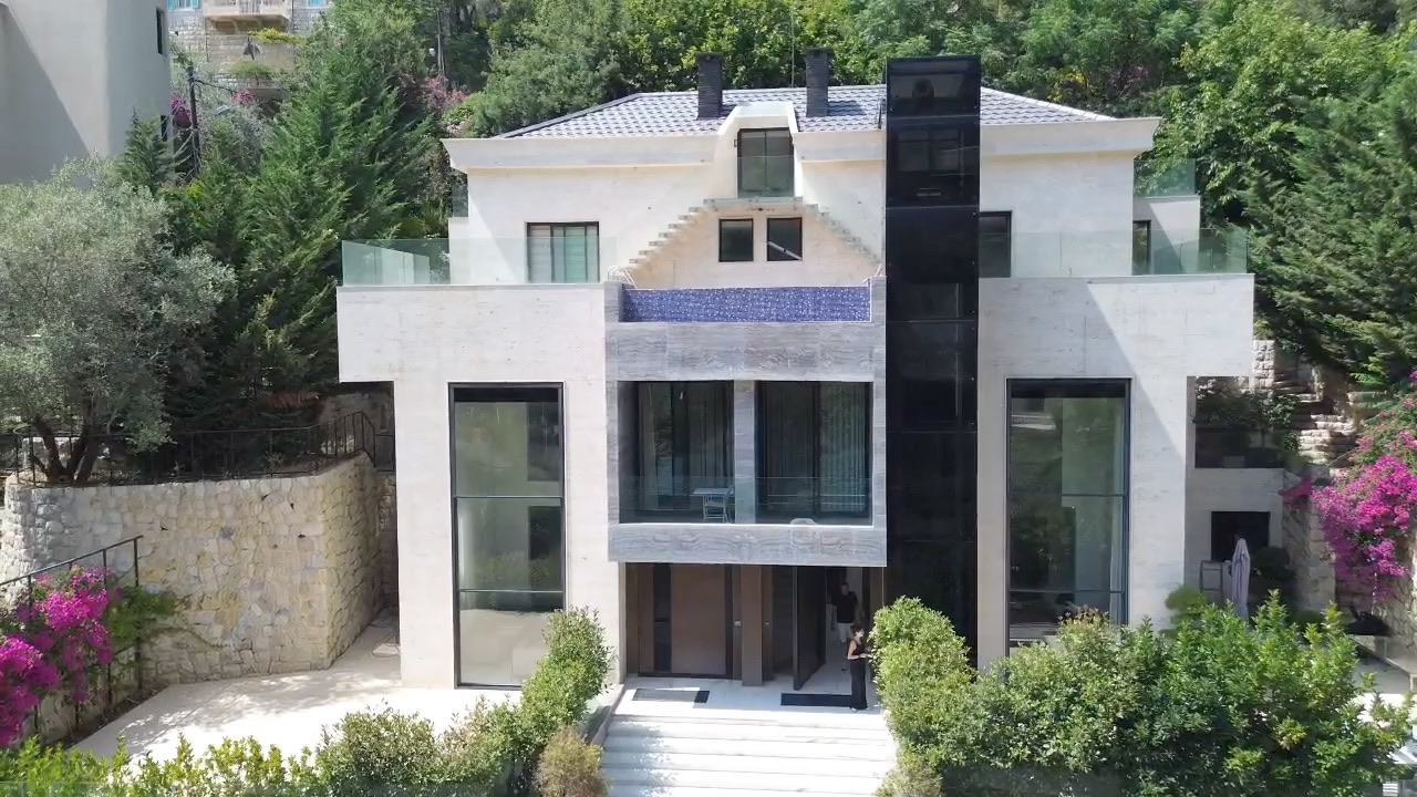 The entrance and its full-height glazing
