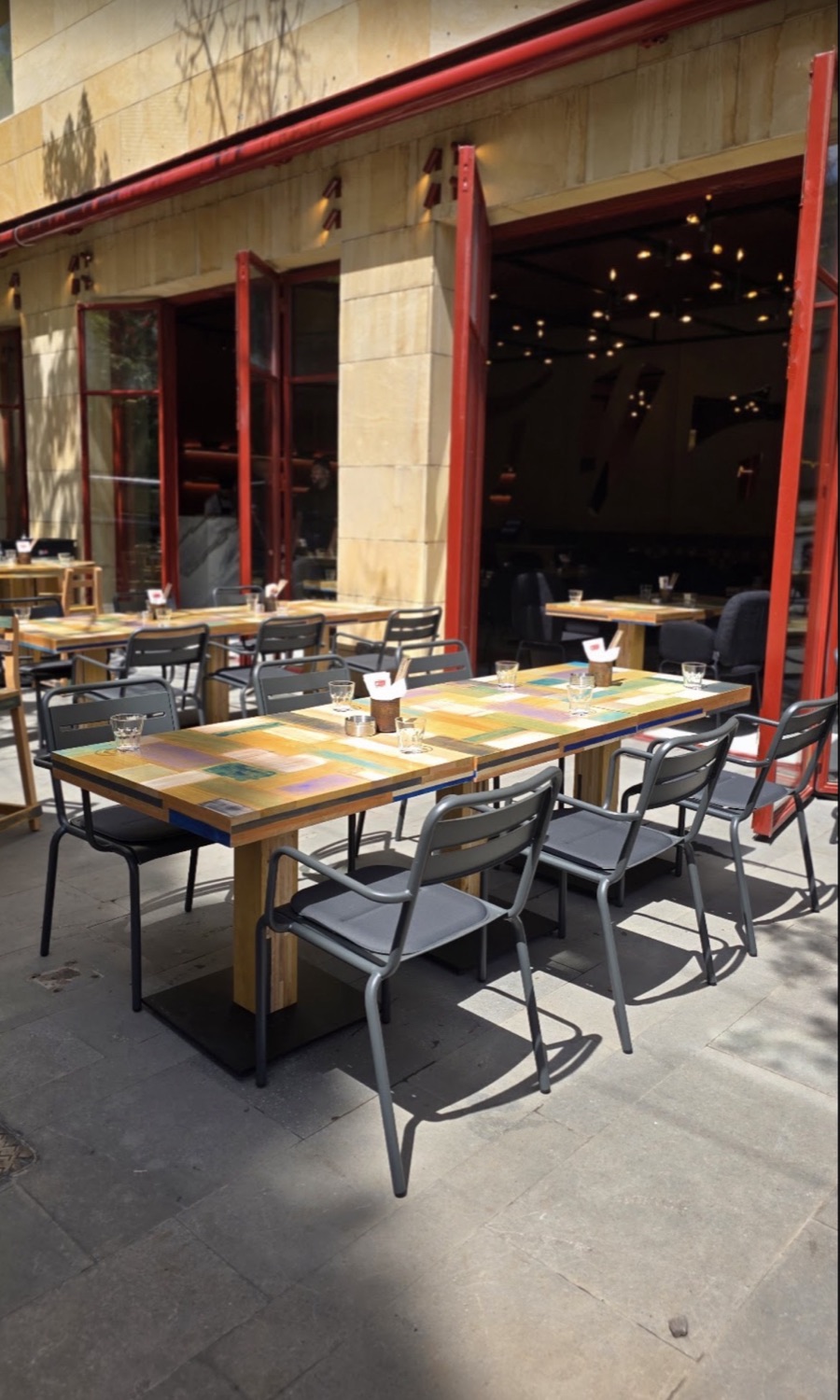 The street terrace and its painted tables