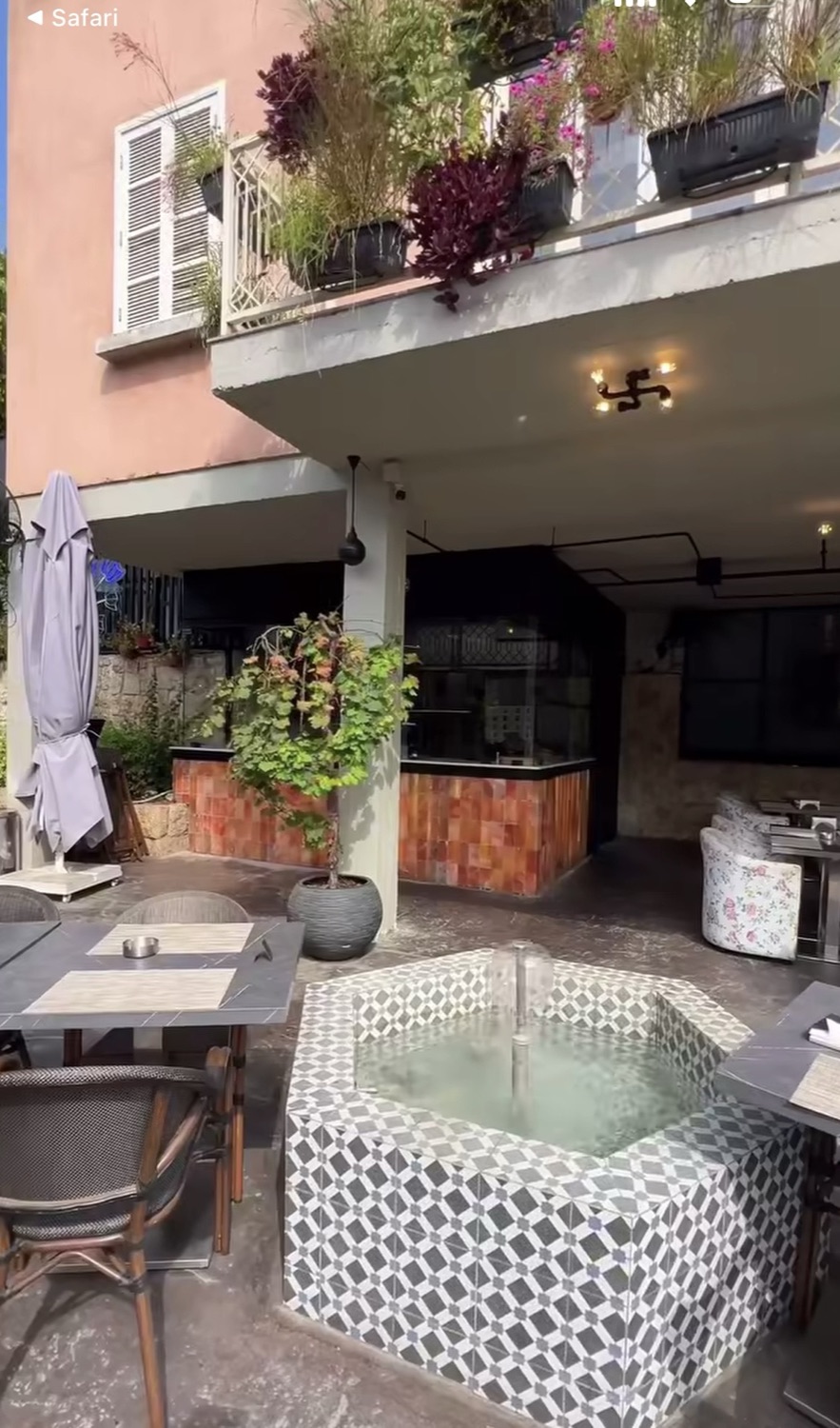 The courtyard and its tiled fountain