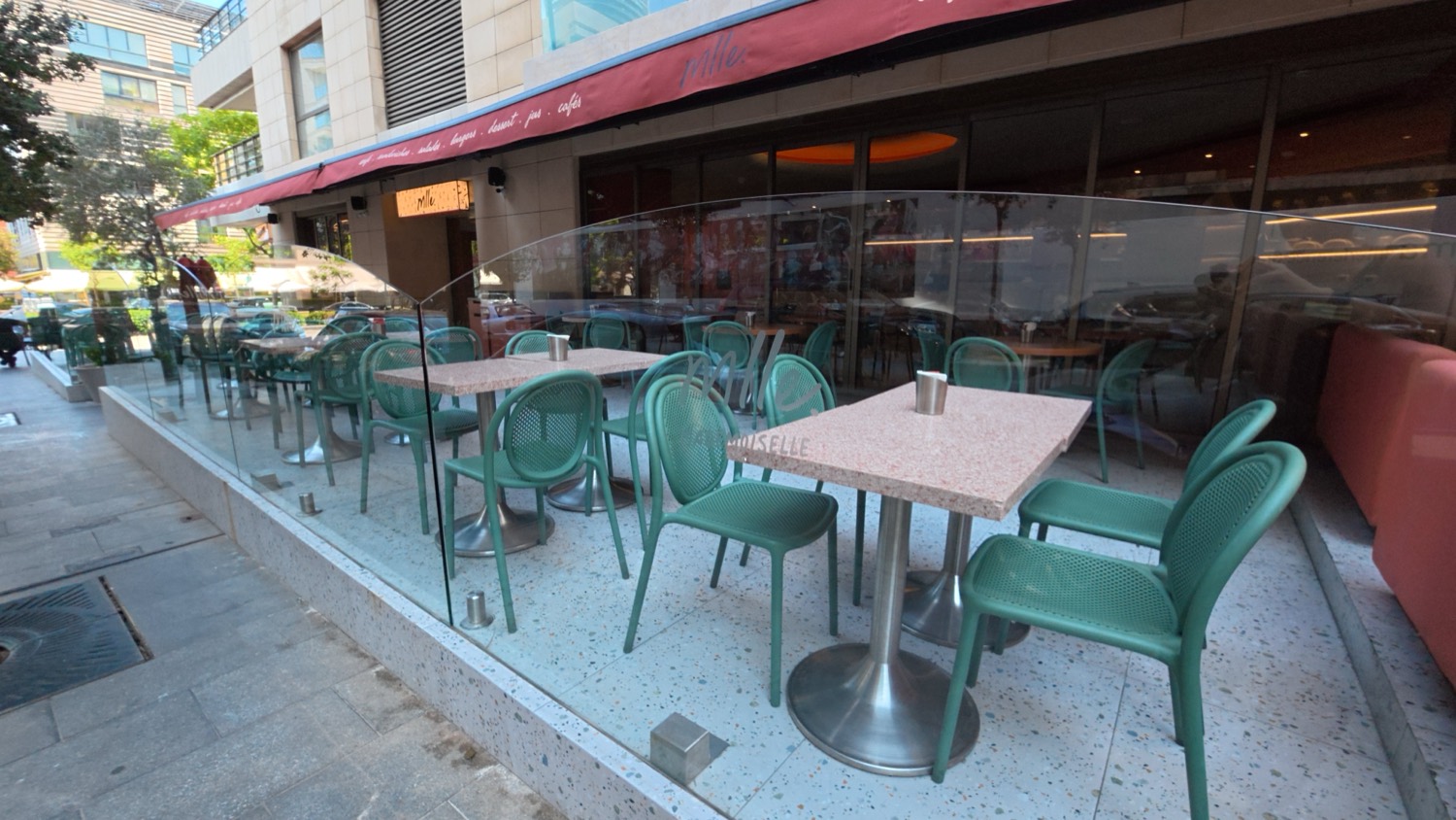 The terrace along the pavement